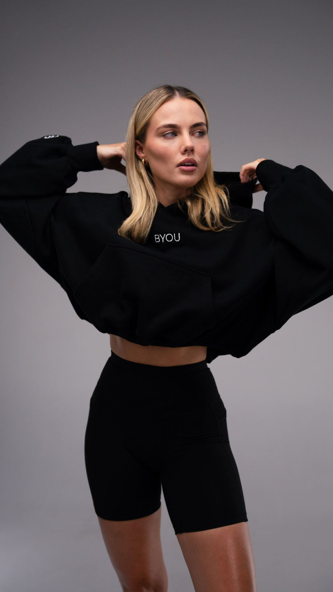 BYOU® Casa - Crop Hoodie - Midnight